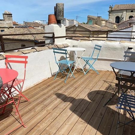 La Tour 3: Appart Au Coeur De La Petite Venise LʼIsle-sur-la-Sorgue Buitenkant foto